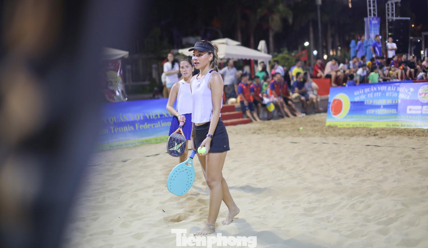 Ông Nguyễn Hồng Sơn - Phó Chủ tịch kiêm Tổng thư ký Liên đoàn Quần vợt Việt Nam cho biết, giải đấu có sự tham gia của 36 VĐV đến từ 7 quốc gia, như: Thái Lan, Nhật Bản, Philippines, Slovakia, Latvia, Ý và nước chủ nhà Việt Nam. Ảnh: Trương Định Ông Nguyễn Hồng Sơn - Phó Chủ tịch kiêm Tổng thư ký Liên đoàn Quần vợt Việt Nam cho biết, giải đấu có sự tham gia của 36 VĐV đến từ 7 quốc gia, như: Thái Lan, Nhật Bản, Philippines, Slovakia, Latvia, Ý và nước chủ nhà Việt Nam. Ảnh: Trương Định