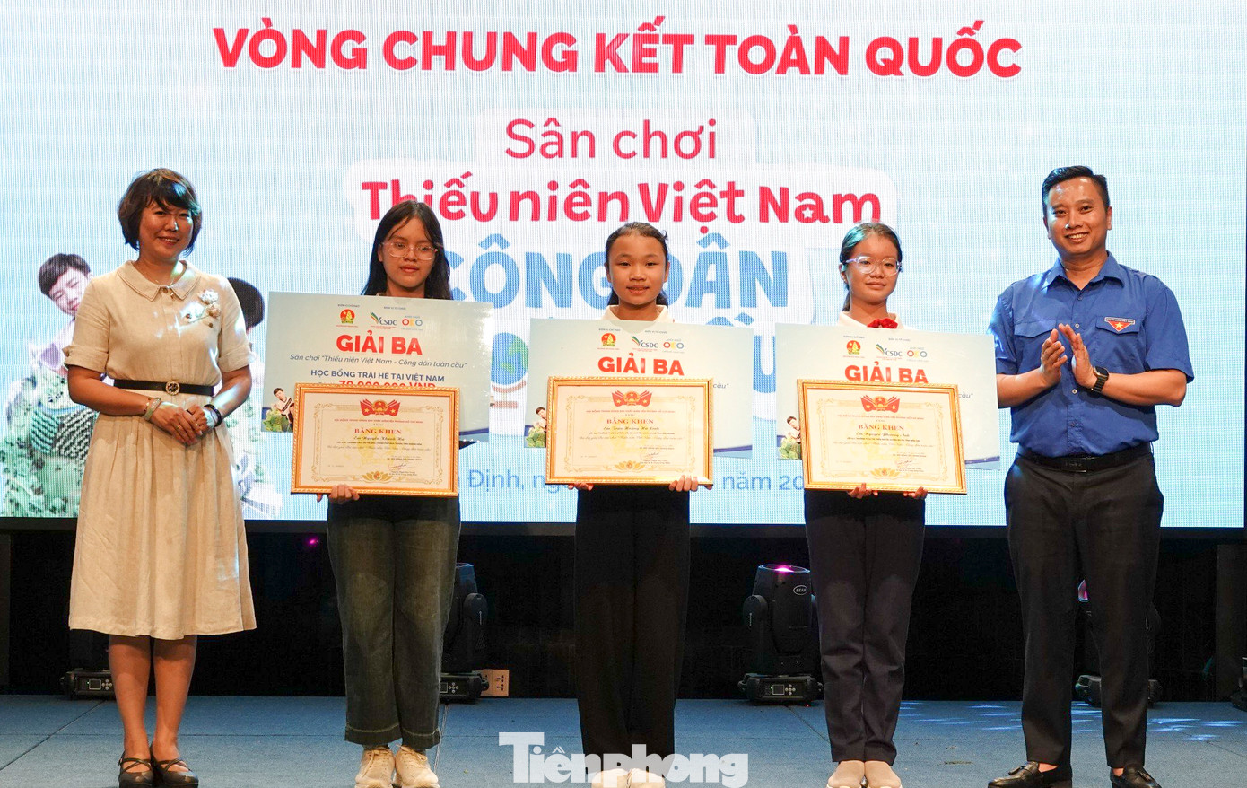 Các thí sinh đạt giải ba. Ảnh: Trương Định Các thí sinh đạt giải ba. Ảnh: Trương Định