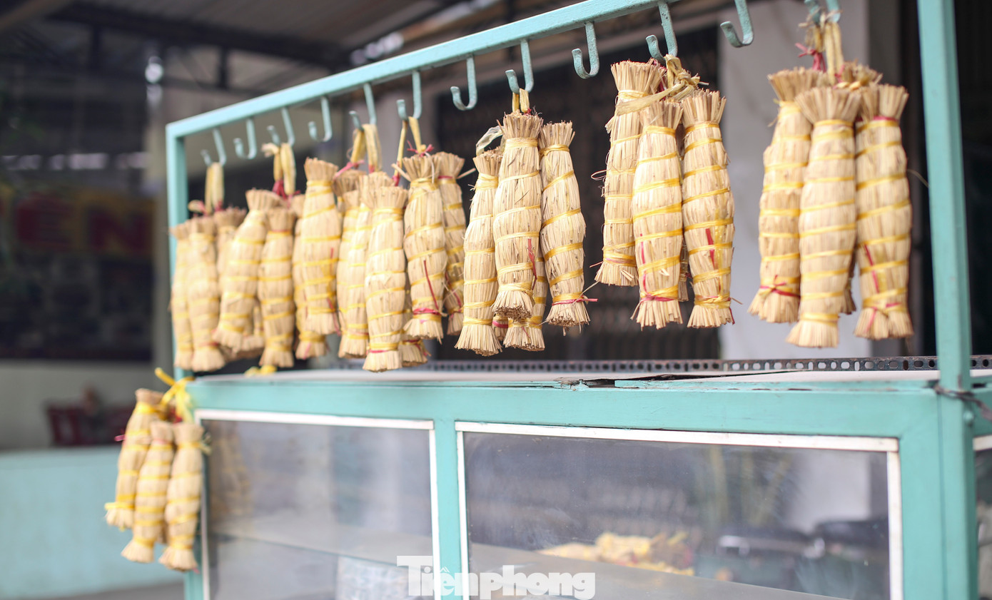 Ngoài nem, chả, Chợ Huyện còn nổi tiếng với tré. Một món ăn vô cùng độc đáo lạ miệng ở đất võ Bình Định. Ảnh: Trương Định. Ngoài nem, chả, Chợ Huyện còn nổi tiếng với tré. Một món ăn vô cùng độc đáo lạ miệng ở đất võ Bình Định. Ảnh: Trương Định.