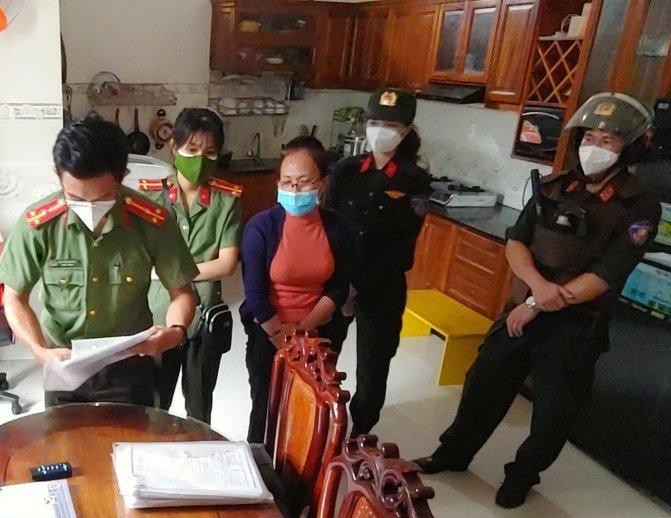 Khám xét nhà của một đối tượng. Khám xét nhà của một đối tượng.