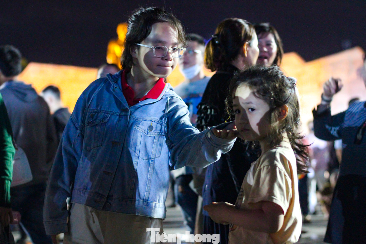 Hình ảnh dễ thương tại đêm nhạc hội. (Ảnh: Trương Định)