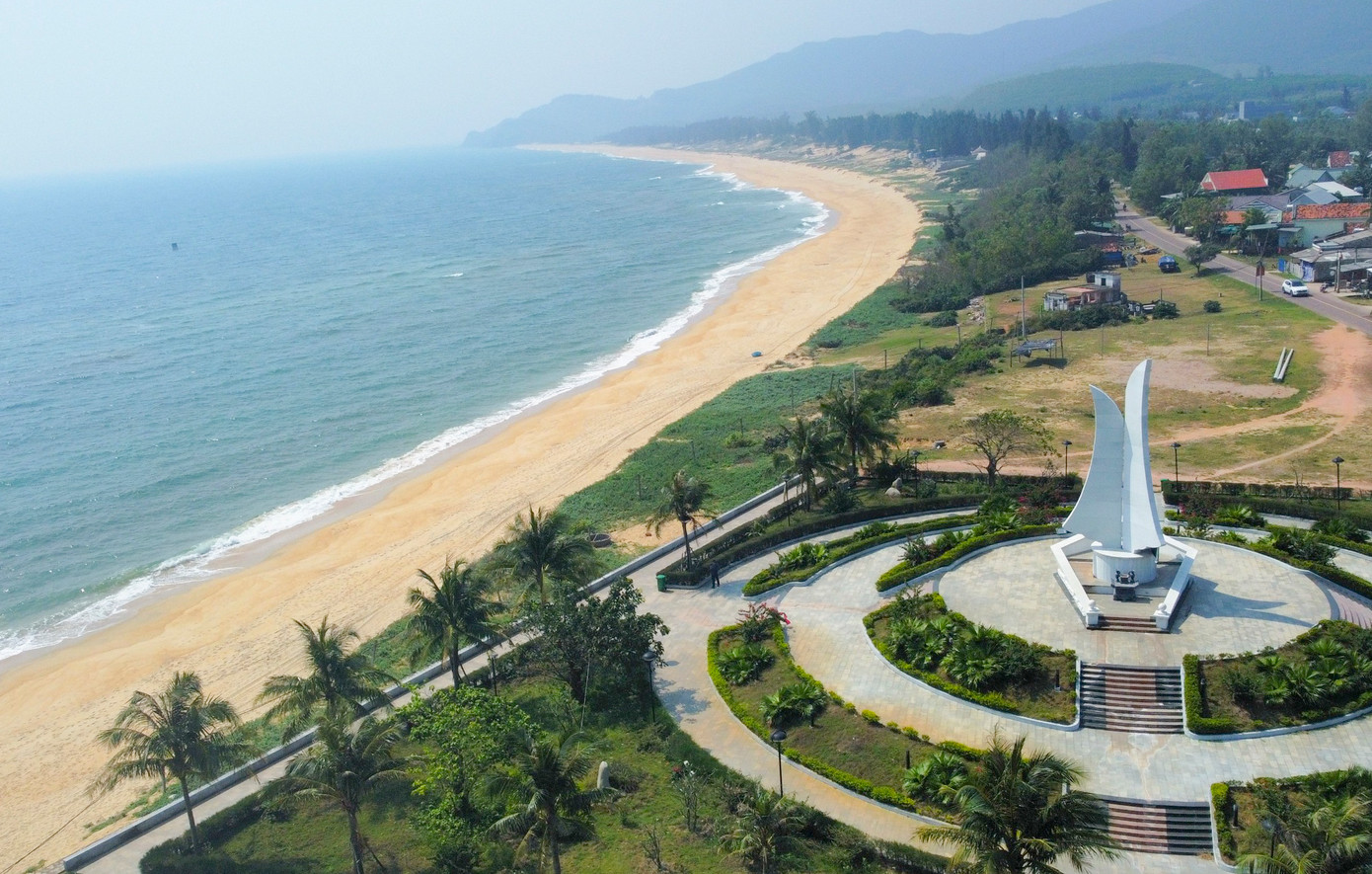 Một góc biển Lộ Diêu - nơi có Di tích lịch sử Tàu Không Số. Một góc biển Lộ Diêu - nơi có Di tích lịch sử Tàu Không Số.