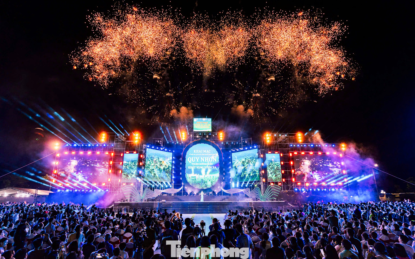 Những năm qua, bức tranh du lịch Bình Định đã không ngừng được bổ sung những sắc màu mới, rực rỡ hơn, hấp dẫn hơn.