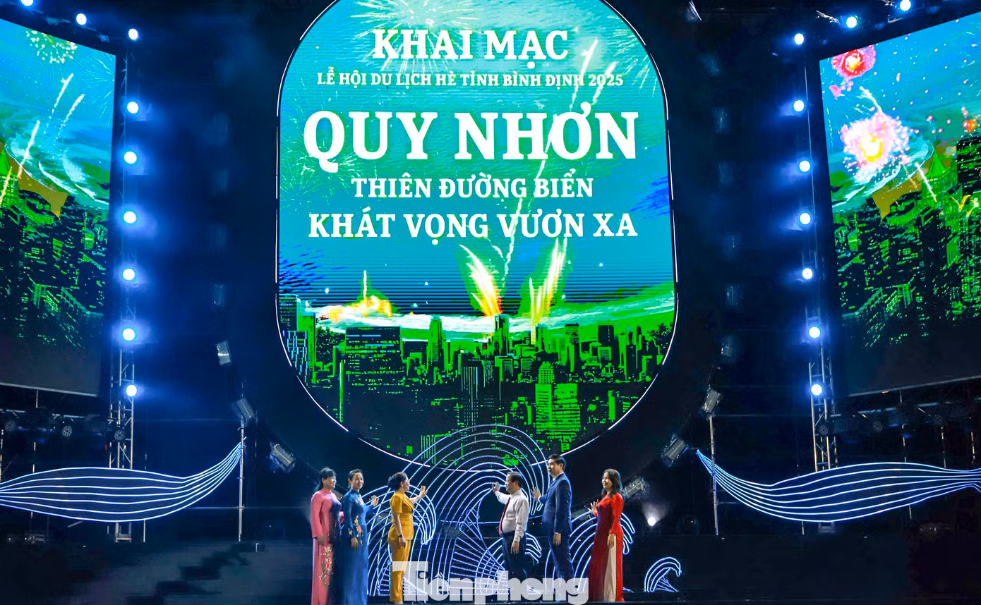 Tỉnh Bình Định khai mạc lễ hội du lịch hè năm 2025. Tỉnh Bình Định khai mạc lễ hội du lịch hè năm 2025.