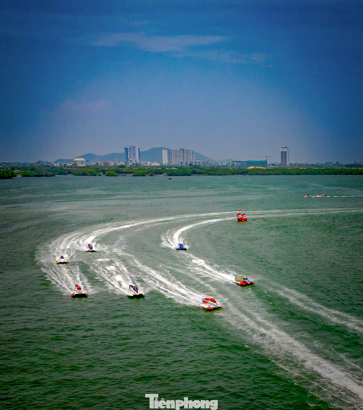 Các tay đua bước vào vòng chung kết. Ảnh: Dũng Nhân Các tay đua bước vào vòng chung kết. Ảnh: Dũng Nhân