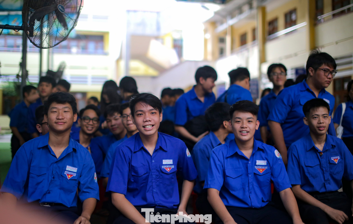 Đội hình thanh niên tình nguyện Tiếp sức mùa thi. Ảnh: Trương Định