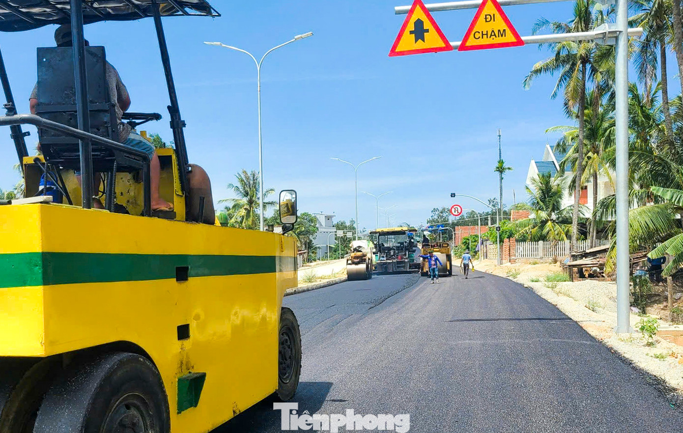 Bình Định xác định hạ tầng giao thông là yếu tố quan trọng để tạo đột phá trong phát triển kinh tế - xã hội và thu hút đầu tư. Bình Định xác định hạ tầng giao thông là yếu tố quan trọng để tạo đột phá trong phát triển kinh tế - xã hội và thu hút đầu tư.