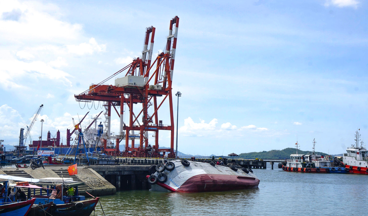 Ngay sau xảy ra sự việc, chủ tàu hàng đã thuê phương tiện hút toàn bộ dầu trên tàu bị nạn nên không xảy ra sự cố tràn dầu.