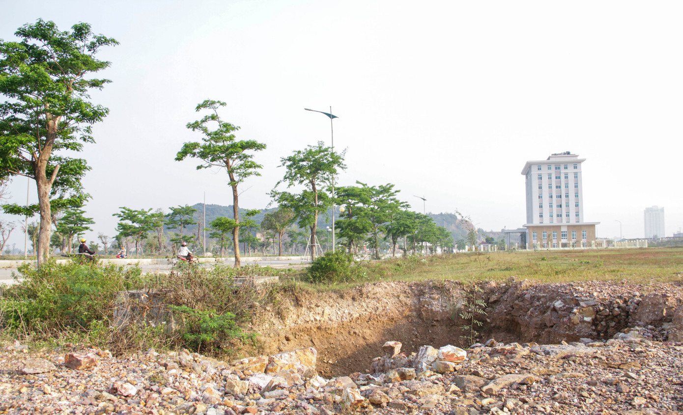 Cục Thuế tỉnh Bình Định là công trình duy nhất trong Khu đô thị hồ Phú Hòa hiện nay. Ảnh: T.Đ Cục Thuế tỉnh Bình Định là công trình duy nhất trong Khu đô thị hồ Phú Hòa hiện nay. Ảnh: T.Đ