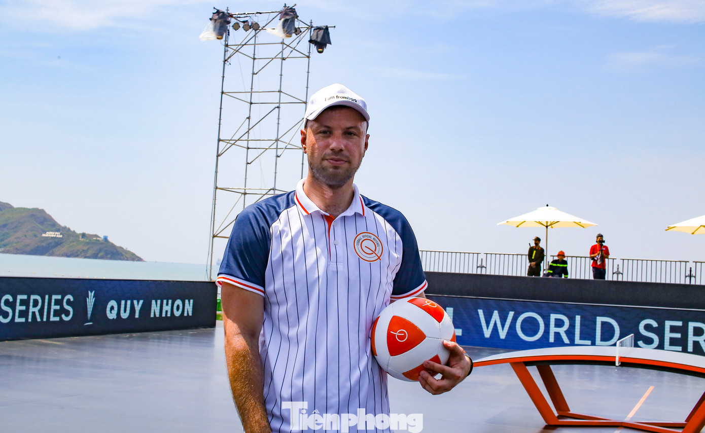 Mỗi trận đấu có các trọng tài giám sát. Ảnh: Trương Định Mỗi trận đấu có các trọng tài giám sát. Ảnh: Trương Định