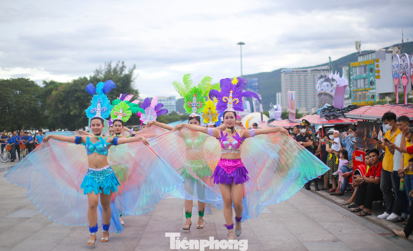 Tiết mục biểu diễn tại lễ hội đường phố ở Quy Nhơn. Ảnh: Trương Định.