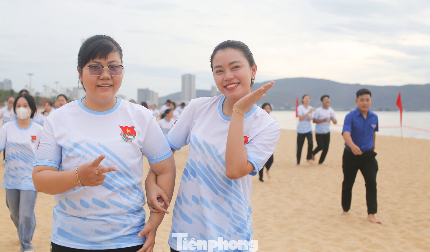 Các bạn trẻ hào hứng tham gia giải chạy. Ảnh: Trương Định Các bạn trẻ hào hứng tham gia giải chạy. Ảnh: Trương Định