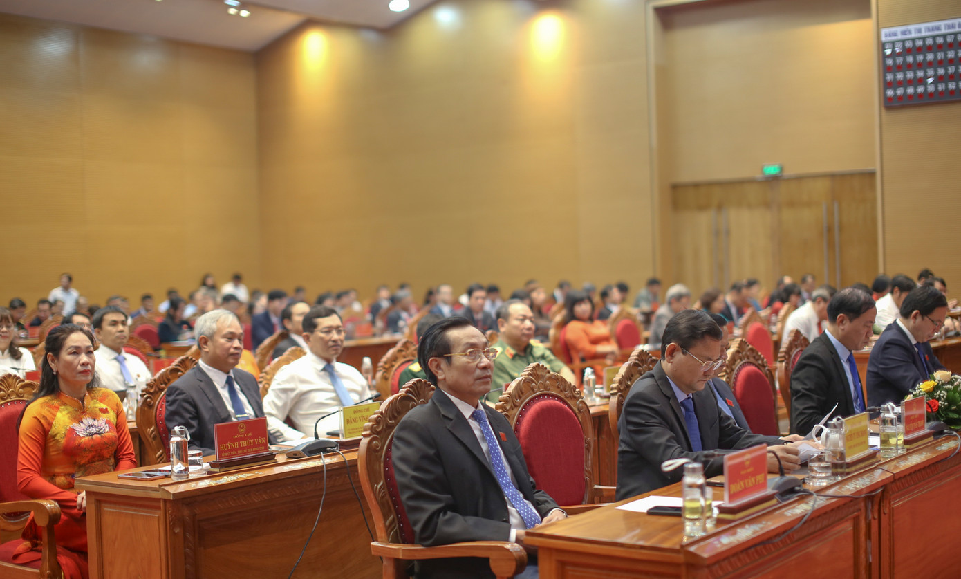 Các đại biểu dự kỳ họp. Ảnh: Trương Định