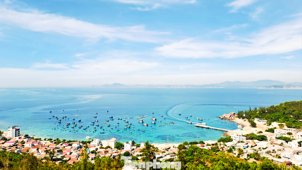 Xã đảo Nhơn Châu nhìn từ trên cao. Ảnh: Trương Định Xã đảo Nhơn Châu nhìn từ trên cao. Ảnh: Trương Định