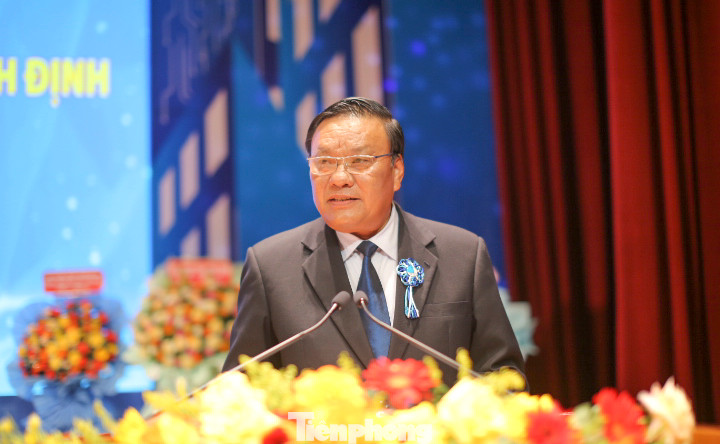 Phó Bí thư Thường trực Tỉnh ủy Bình Định Lê Kim Toàn phát biểu tại đại hội. Ảnh: Trương Định Phó Bí thư Thường trực Tỉnh ủy Bình Định Lê Kim Toàn phát biểu tại đại hội. Ảnh: Trương Định