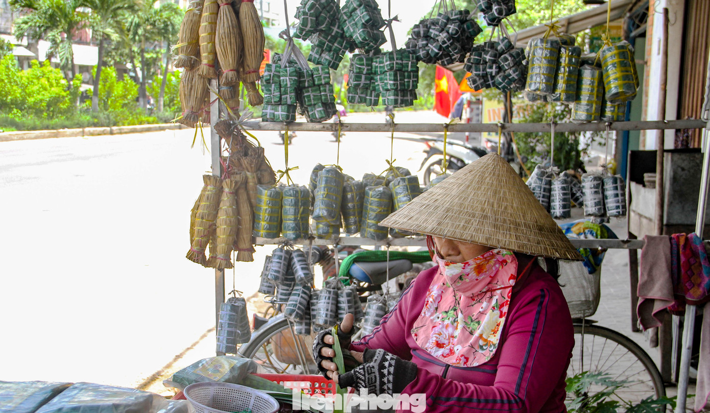 Nem chợ Huyện. Ảnh: Trương Định.