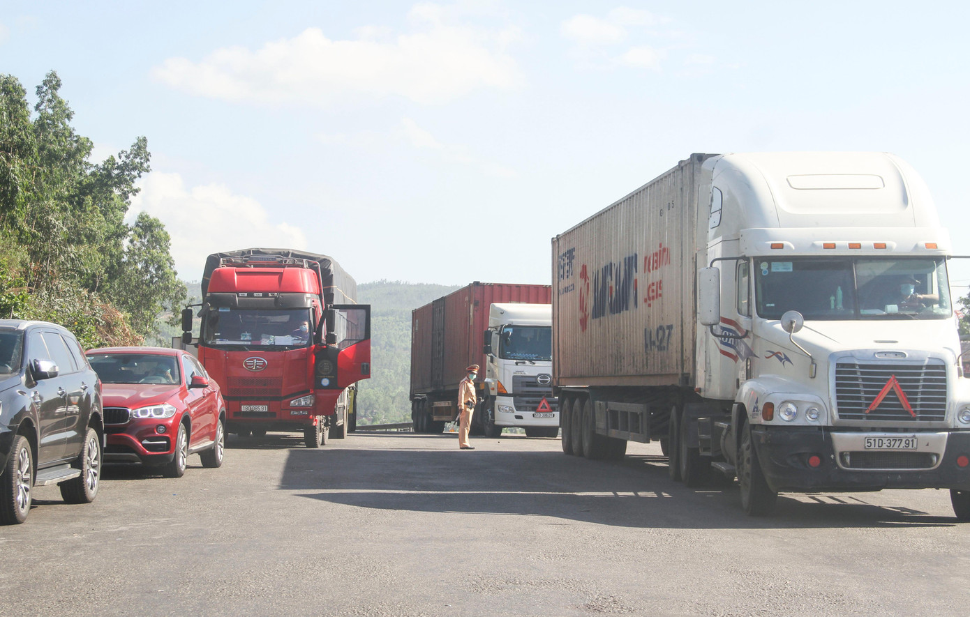 Chốt kiểm tra phòng chống dịch COVID-19 phía bắc của tỉnh Bình Định. Ảnh: T.Đ