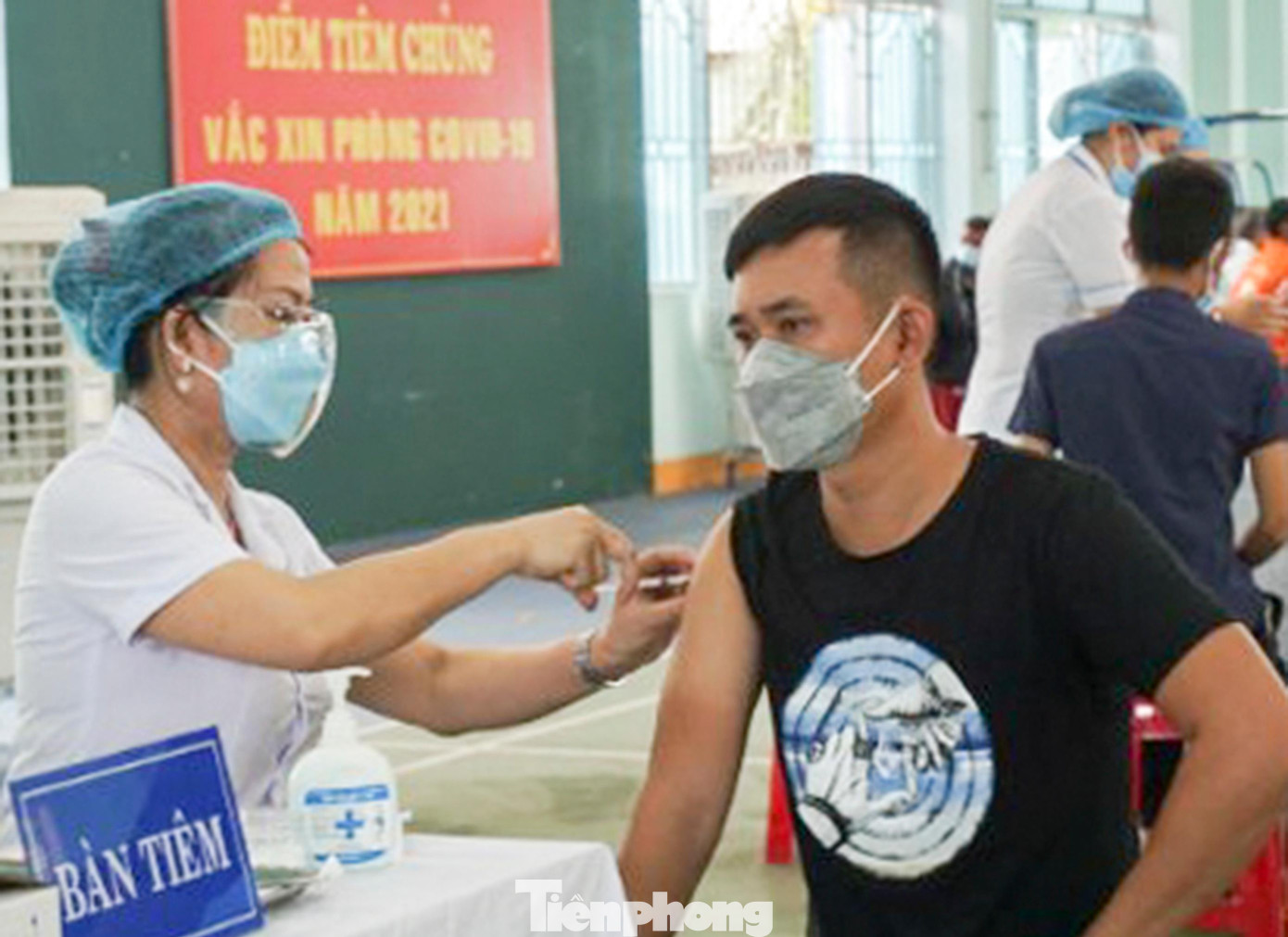 Bình Định cũng đã có kế hoạch tổ chức tiêm chủng vắc xin phòng COVID-19 mũi nhắc lại lần 2 (mũi 4). Ảnh: Trương Định Bình Định cũng đã có kế hoạch tổ chức tiêm chủng vắc xin phòng COVID-19 mũi nhắc lại lần 2 (mũi 4). Ảnh: Trương Định