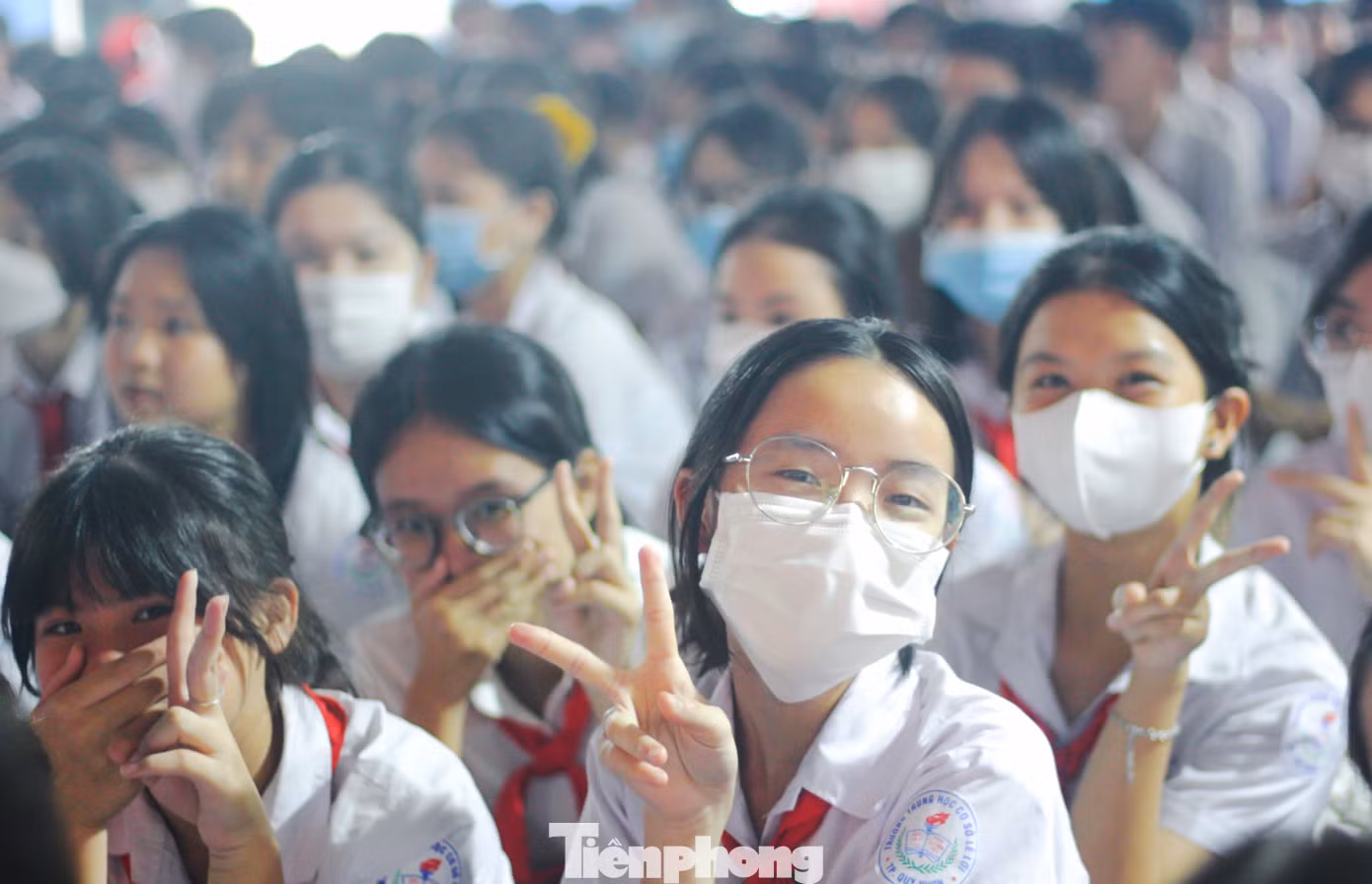 Các em học sinh tham gia buổi lễ phát động cuộc thi. Ảnh: Trương Định