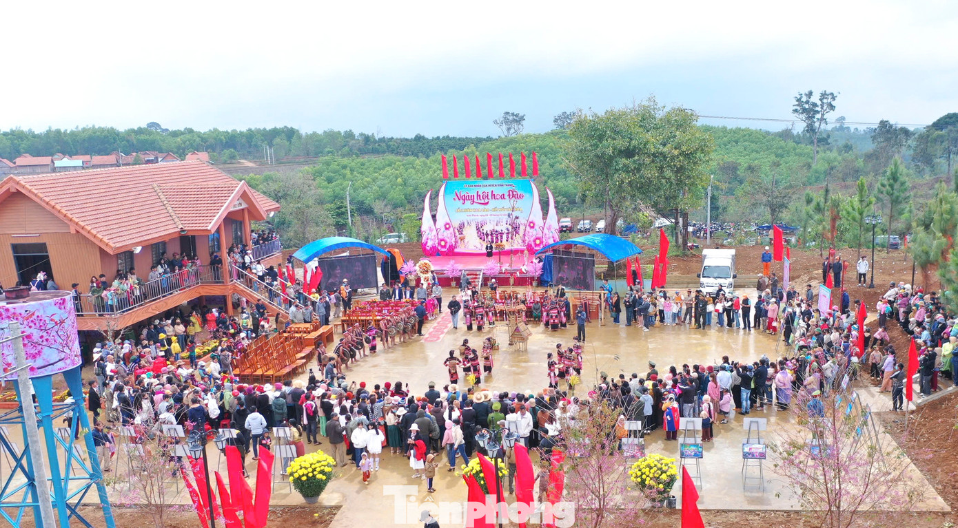 Nằm ở độ cao 800m so với mặt nước biển, xã Vĩnh Sơn, huyện miền núi Vĩnh Thạnh được ví như “Đà Lạt của Bình Định” bởi khí hậu ôn đới, nhiều thắng cảnh đẹp. Nằm ở độ cao 800m so với mặt nước biển, xã Vĩnh Sơn, huyện miền núi Vĩnh Thạnh được ví như “Đà Lạt của Bình Định” bởi khí hậu ôn đới, nhiều thắng cảnh đẹp.