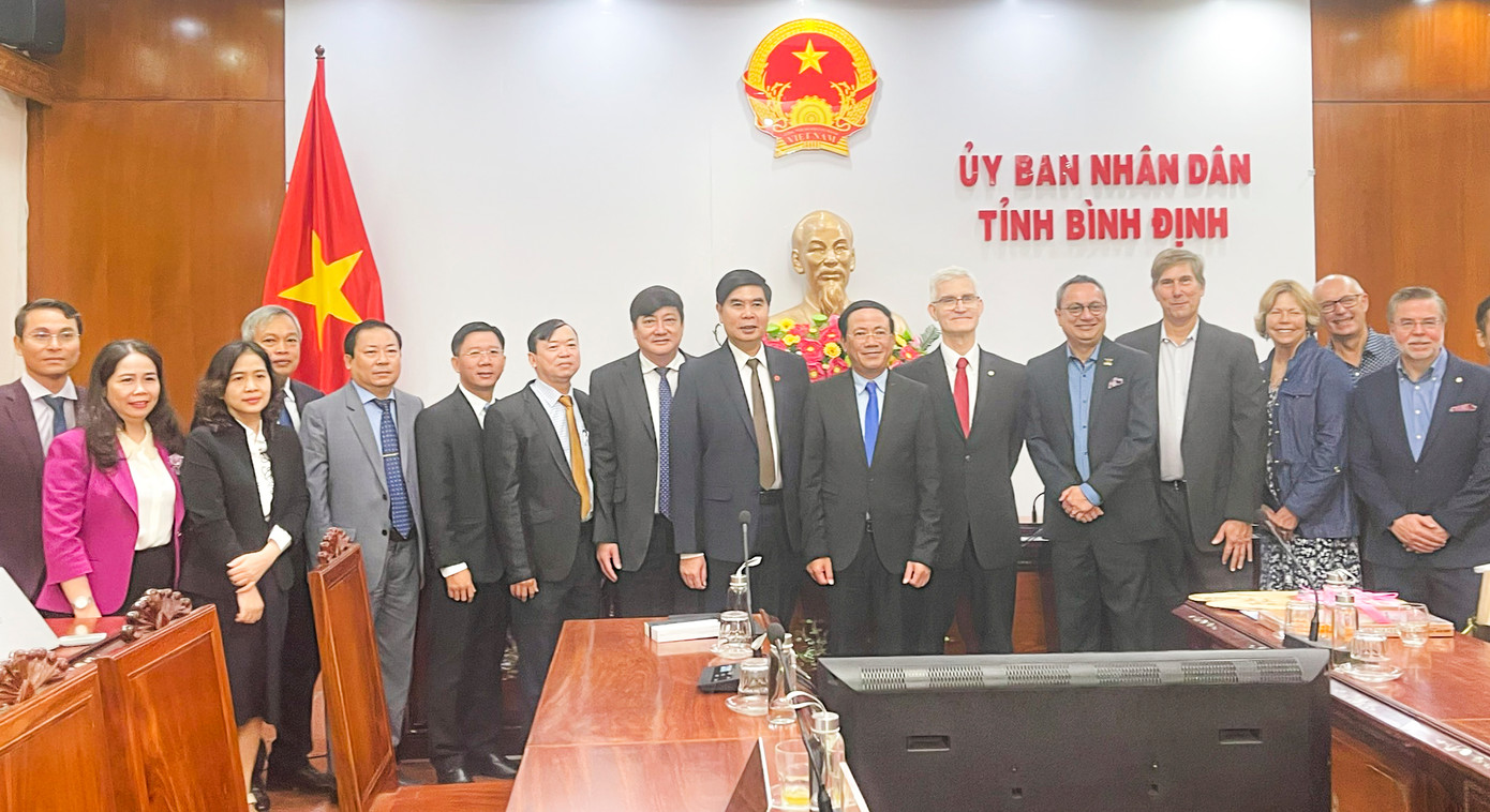 Lãnh đạo UBND tỉnh Bình Định tiếp đoàn công tác của chính quyền thành phố Tacoma, tiểu bang Washington, Hoa Kỳ cùng các doanh nghiệp theo đoàn.