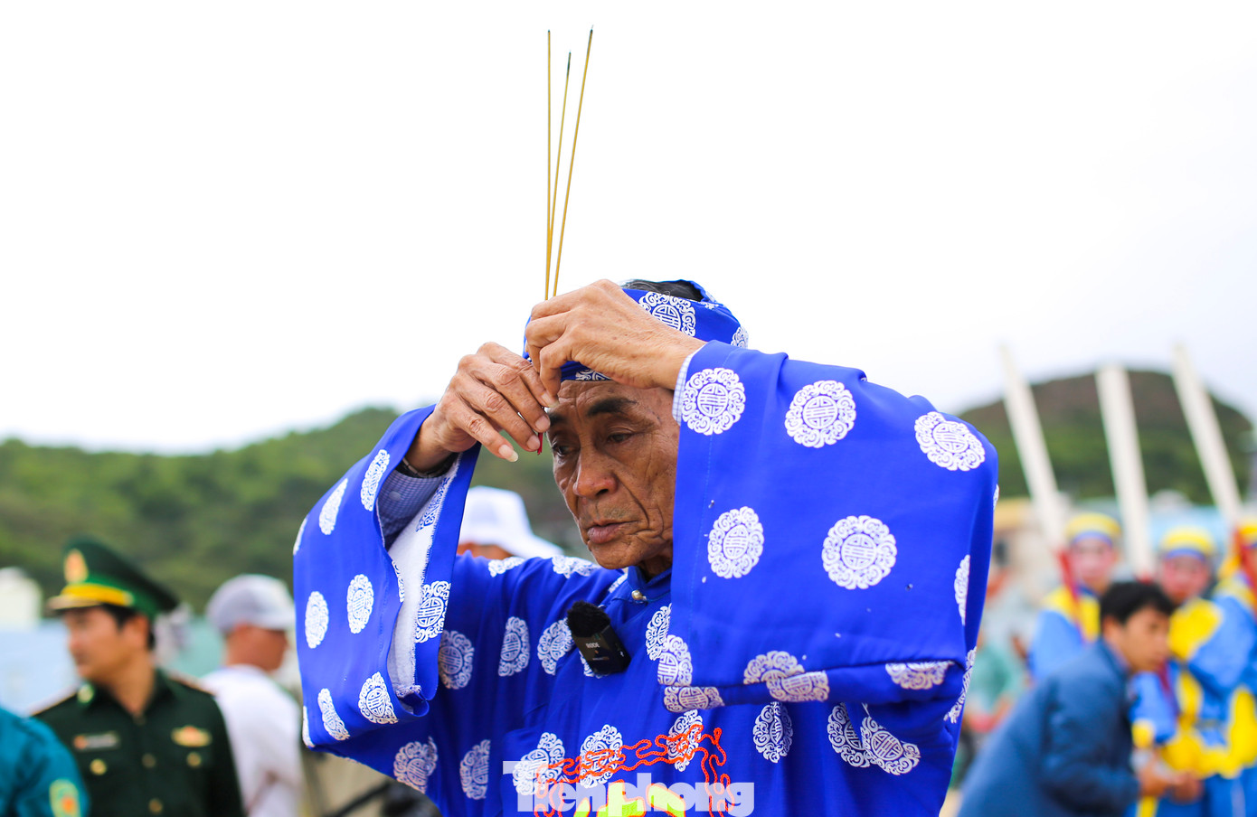 Lễ hội tổ chức nhằm tôn vinh công đức cá Ông, cũng như thể hiện lòng biết ơn, tưởng nhớ đến các vị tiền hiền đã có công tạo dựng cơ nghiệp vùng biển này. Ảnh: Trương Định.