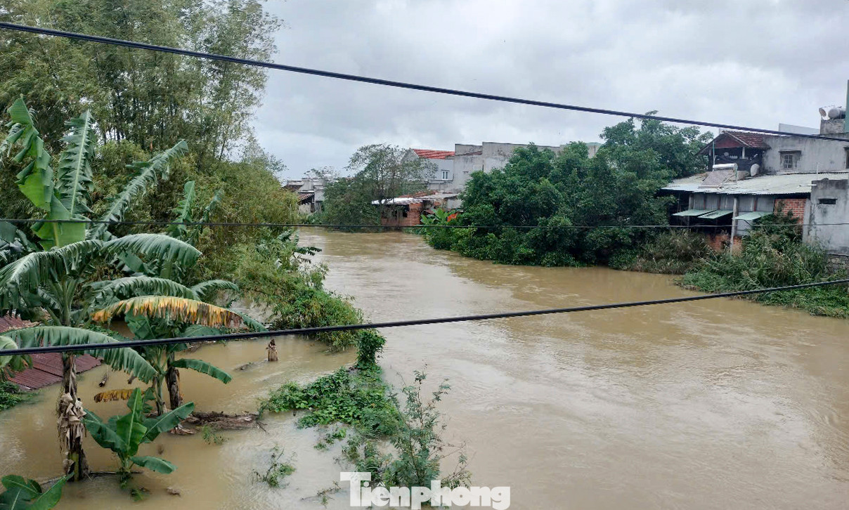 Mực nước các sông ở Bình Định dâng cao. Ảnh: Trương Định