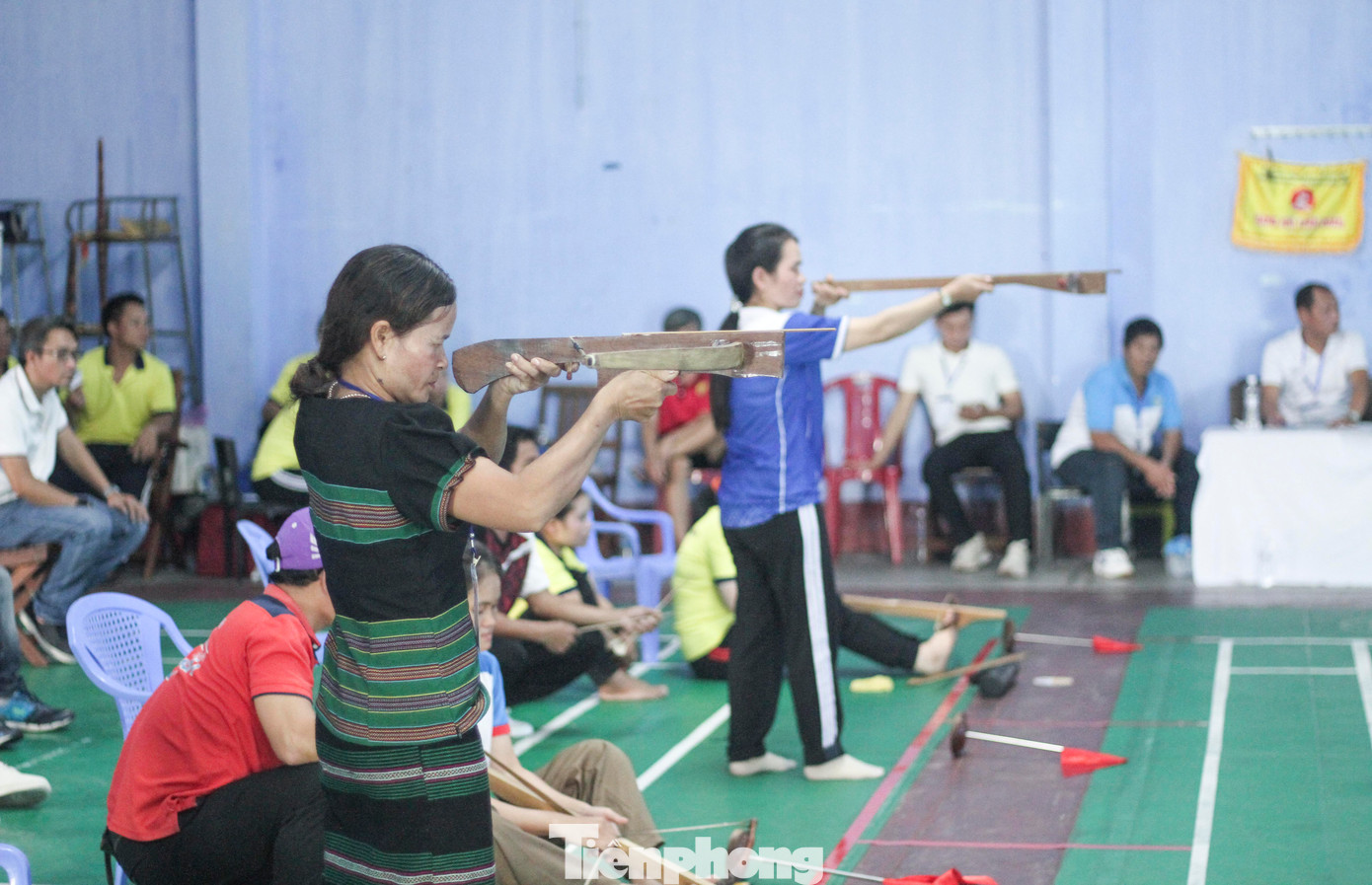 Các đội thi bắn nỏ. Các đội thi bắn nỏ.