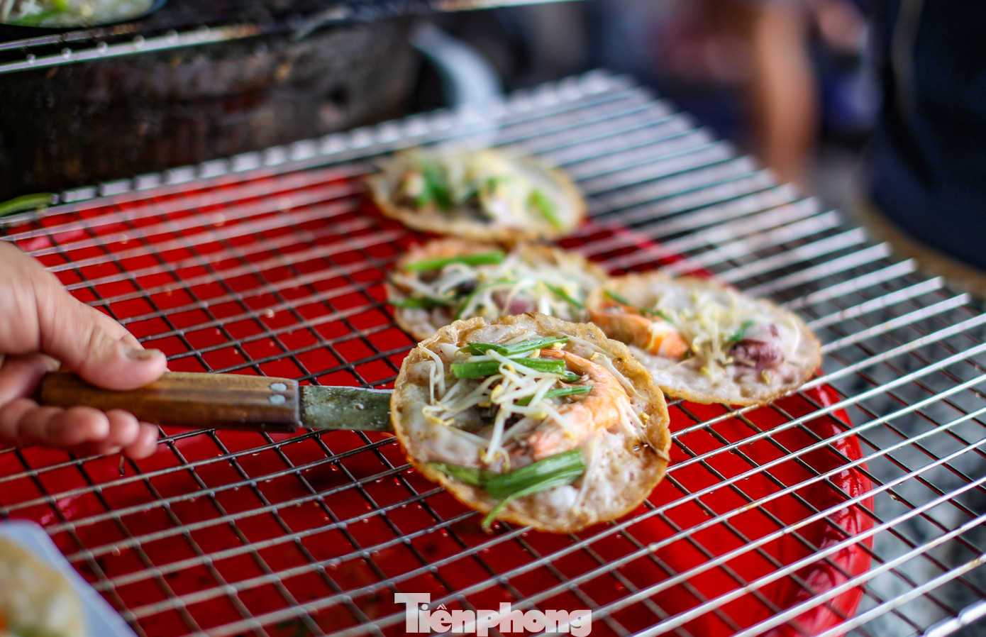 Món bánh xèo tôm, mực ở xã Nhơn Hải. Ảnh: Trương Định
