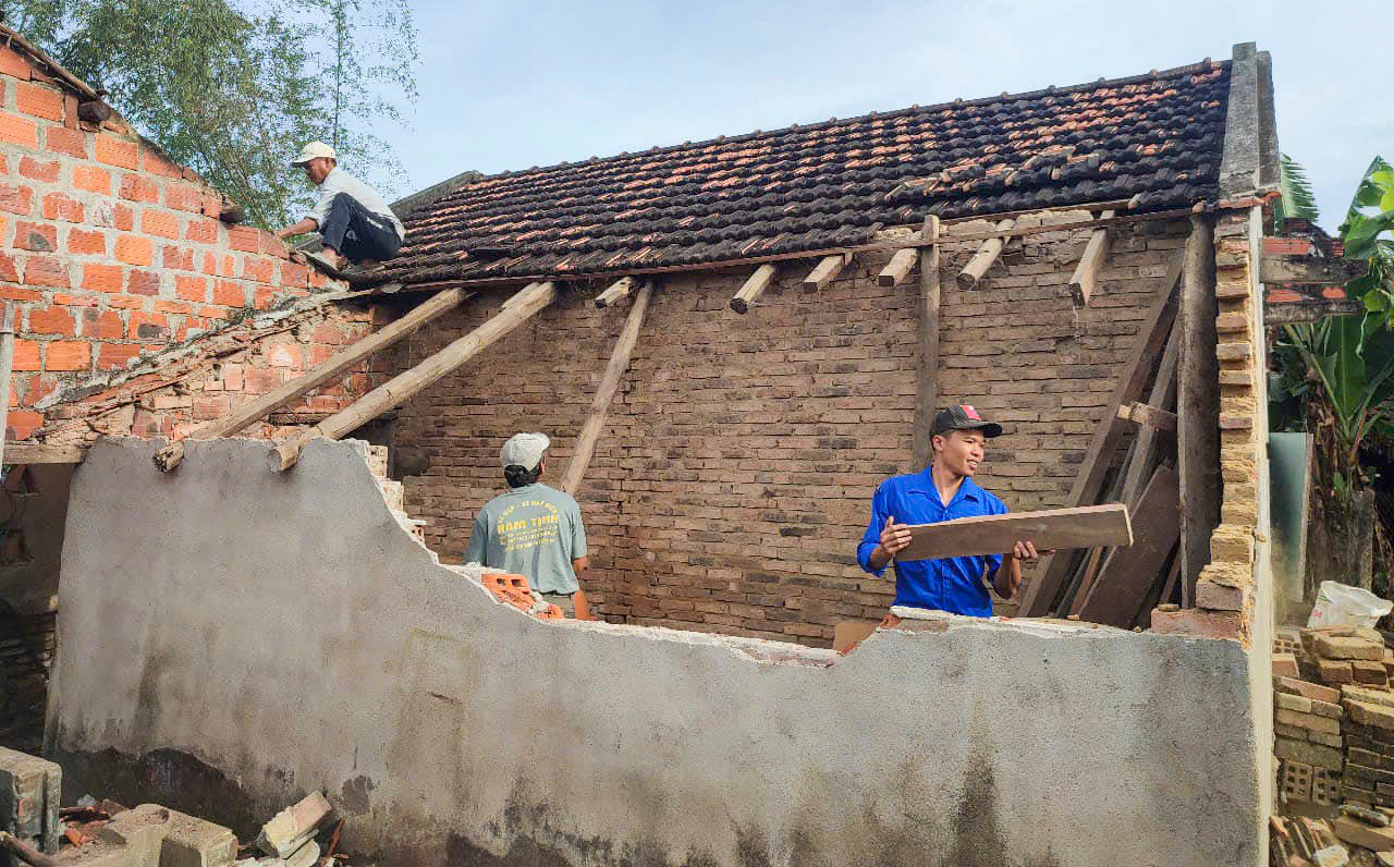 មកទល់ពេលនេះ ខេត្ត Gia Lai បានបញ្ចប់ការរុះរើផ្ទះបណ្ដោះអាសន្ន និងដែលខូចខាត។ d5-2072-9065.jpg
