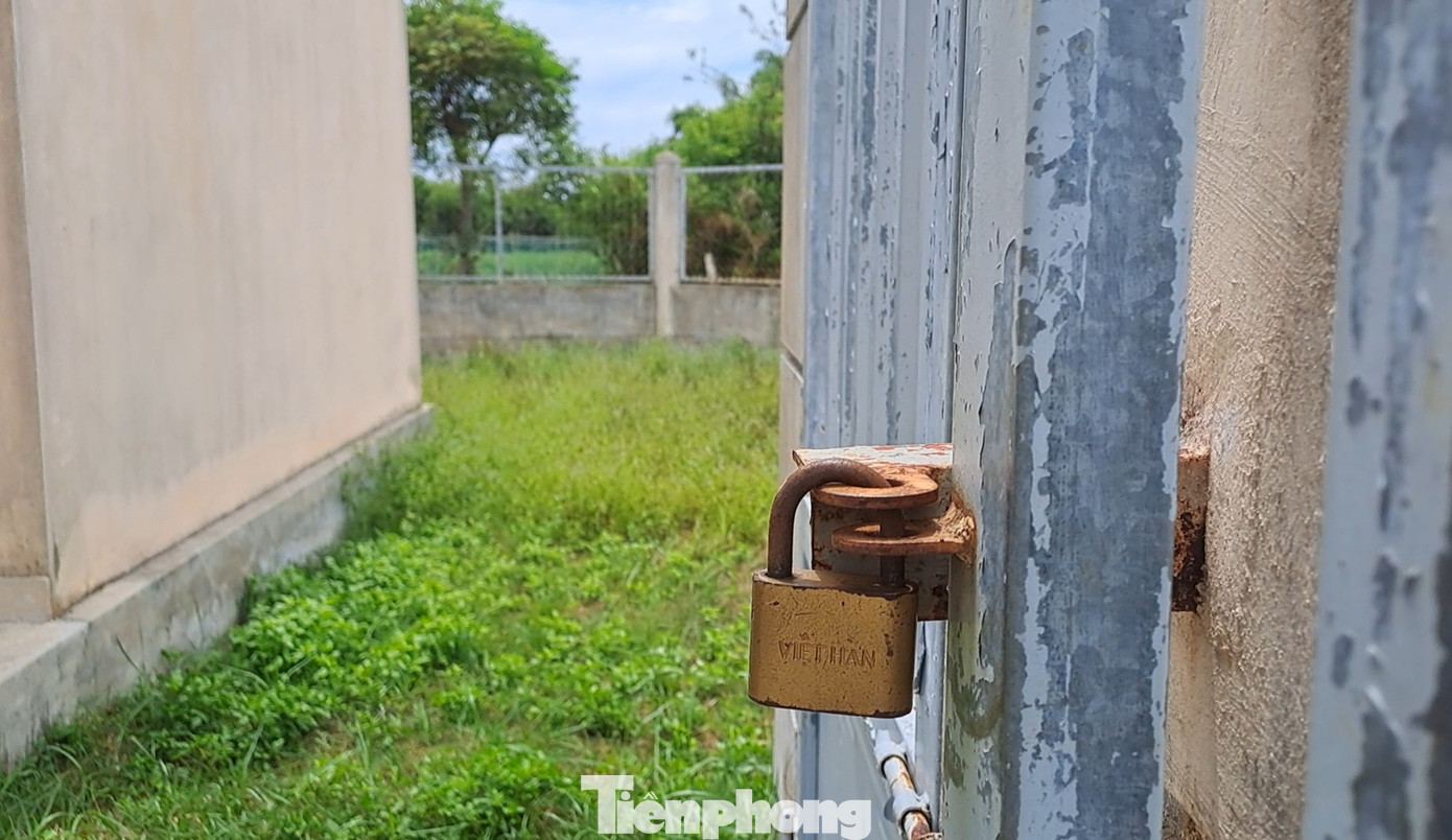 Chợ bò trong tình trạng "cửa đóng then cài". Ảnh: Trương Định