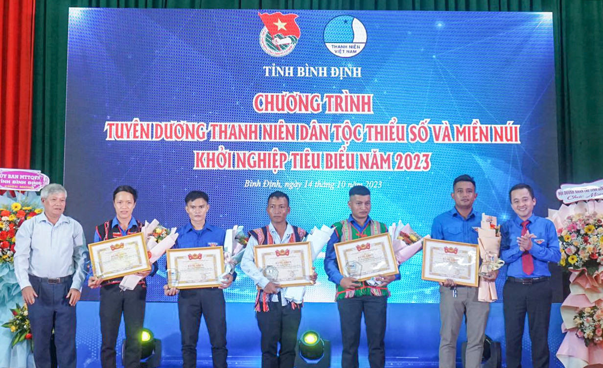 Tuyên dương thanh niên dân tộc thiểu số và miền núi khởi nghiệp tiêu biểu năm 2023. Tuyên dương thanh niên dân tộc thiểu số và miền núi khởi nghiệp tiêu biểu năm 2023.