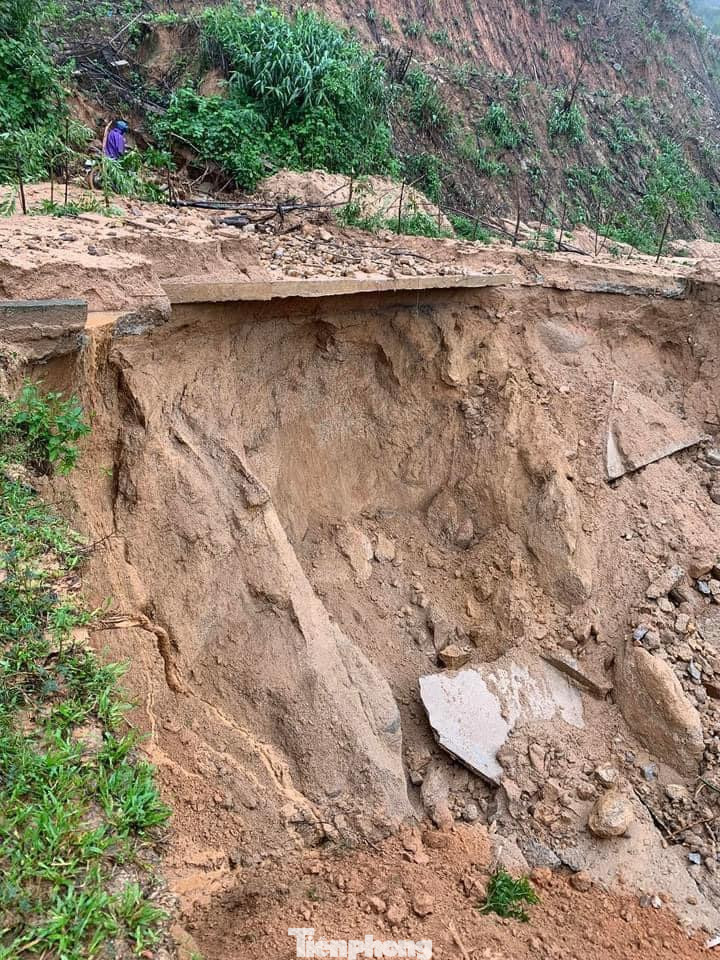 Hai đợt mưa lớn vừa qua, trên địa bàn An Lão xảy ra sạt lở nghiêm trọng với hàng chục điểm. Ảnh: Trương Định