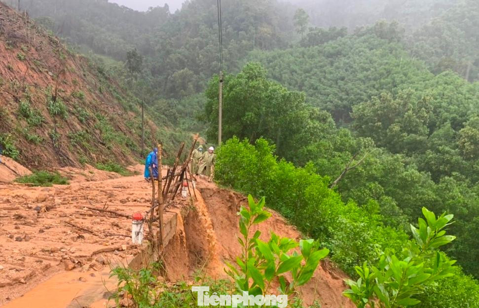 Sạt lở tại huyện miền núi An Lão. Ảnh: Trương Định