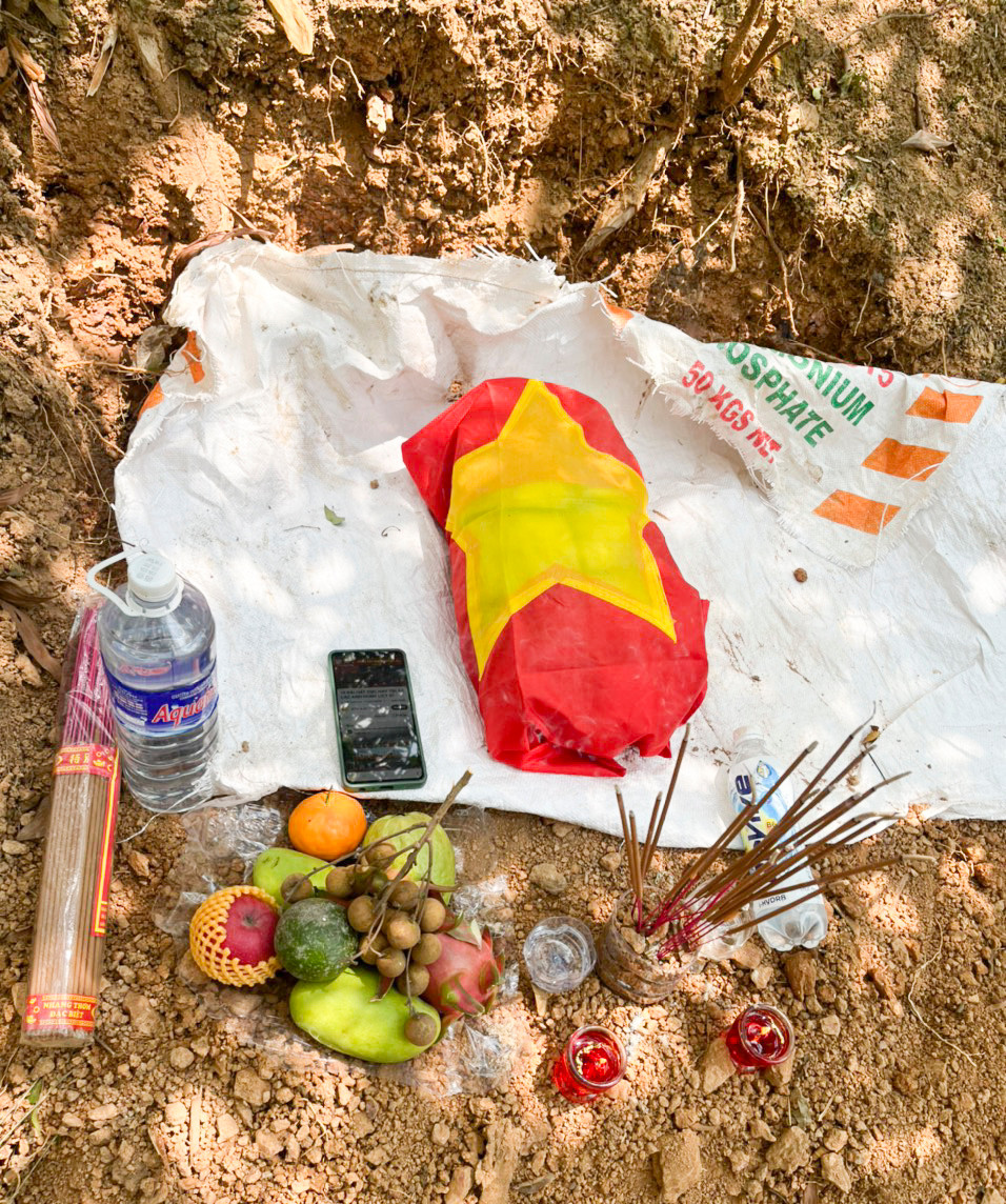 Hài cốt liệt sĩ tìm thấy tại cửa hầm. Hài cốt liệt sĩ tìm thấy tại cửa hầm.