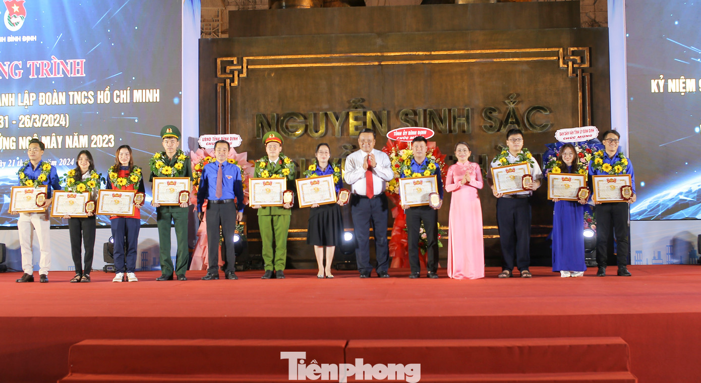 10 gương đoàn viên thanh niên tiêu biểu đạt giải thưởng Ngô Mây năm 2023. Ảnh: Trương Định
