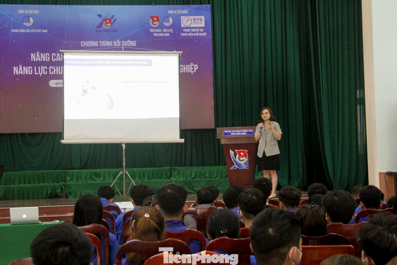 Chuyên gia chia sẻ tại chương trình. Ảnh: Trương Định