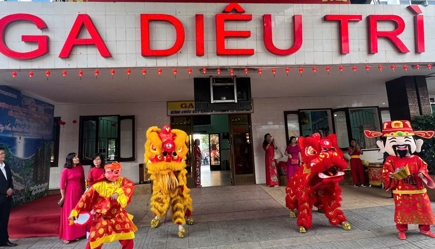 Ga Diêu Trì, thị trấn Diêu Trì (huyện Tuy Phước, Bình Định).