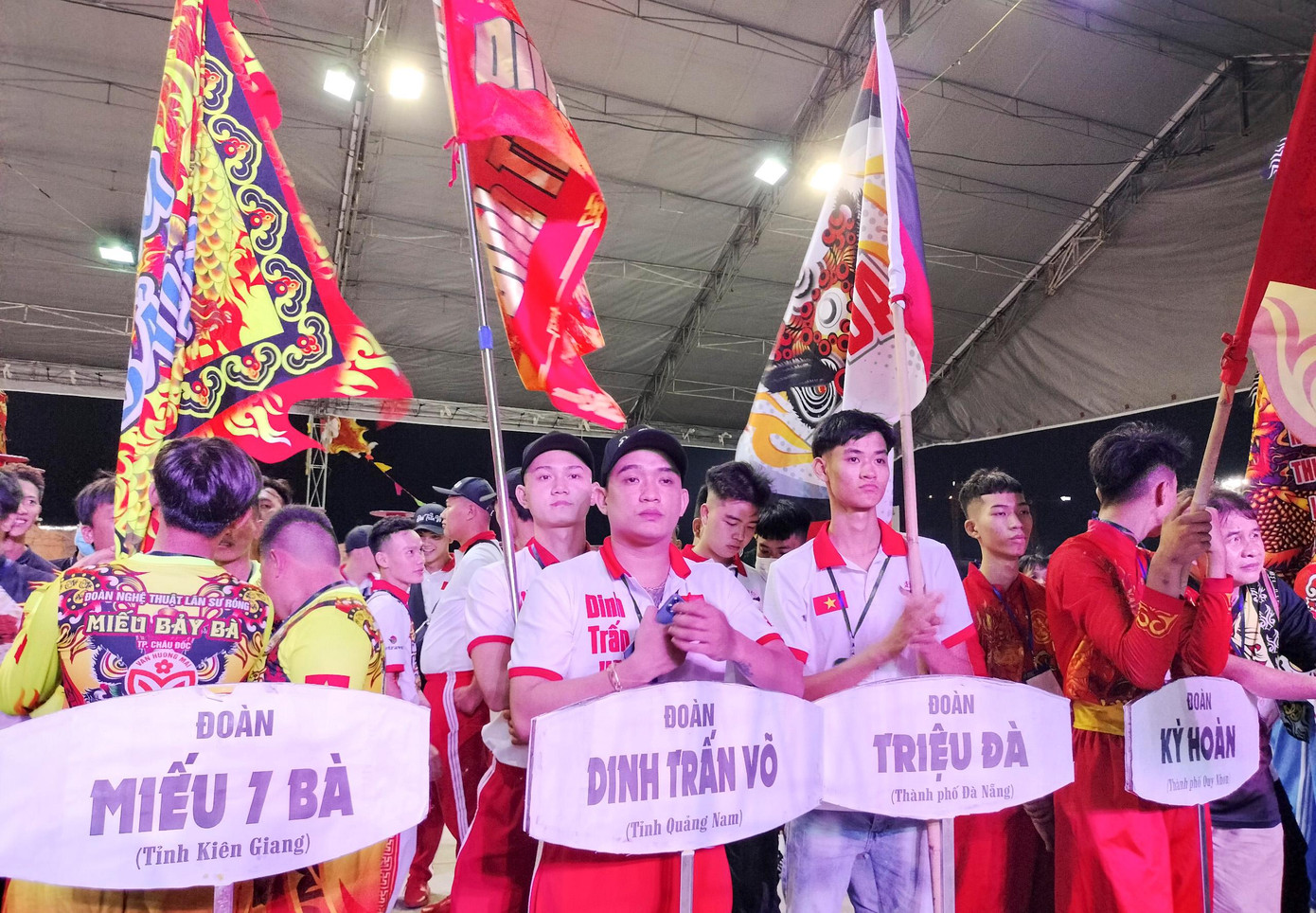Liên hoan quy tụ 28 đoàn lân, sư, rồng trên toàn quốc tham gia, tranh tài. Ảnh: Quỳnh Trang