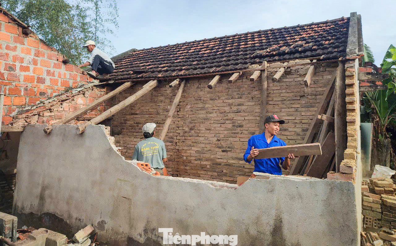 Mỗi Huyện, Thị, Thành Đoàn và đoàn trực thuộc hỗ trợ ít nhất 1 hộ nghèo, hộ cận nghèo xây mới hoặc sửa chữa 1 nhà ở (xây mới trị giá ít nhất 60 triệu đồng, sửa chữa trị giá ít nhất 30 triệu đồng).