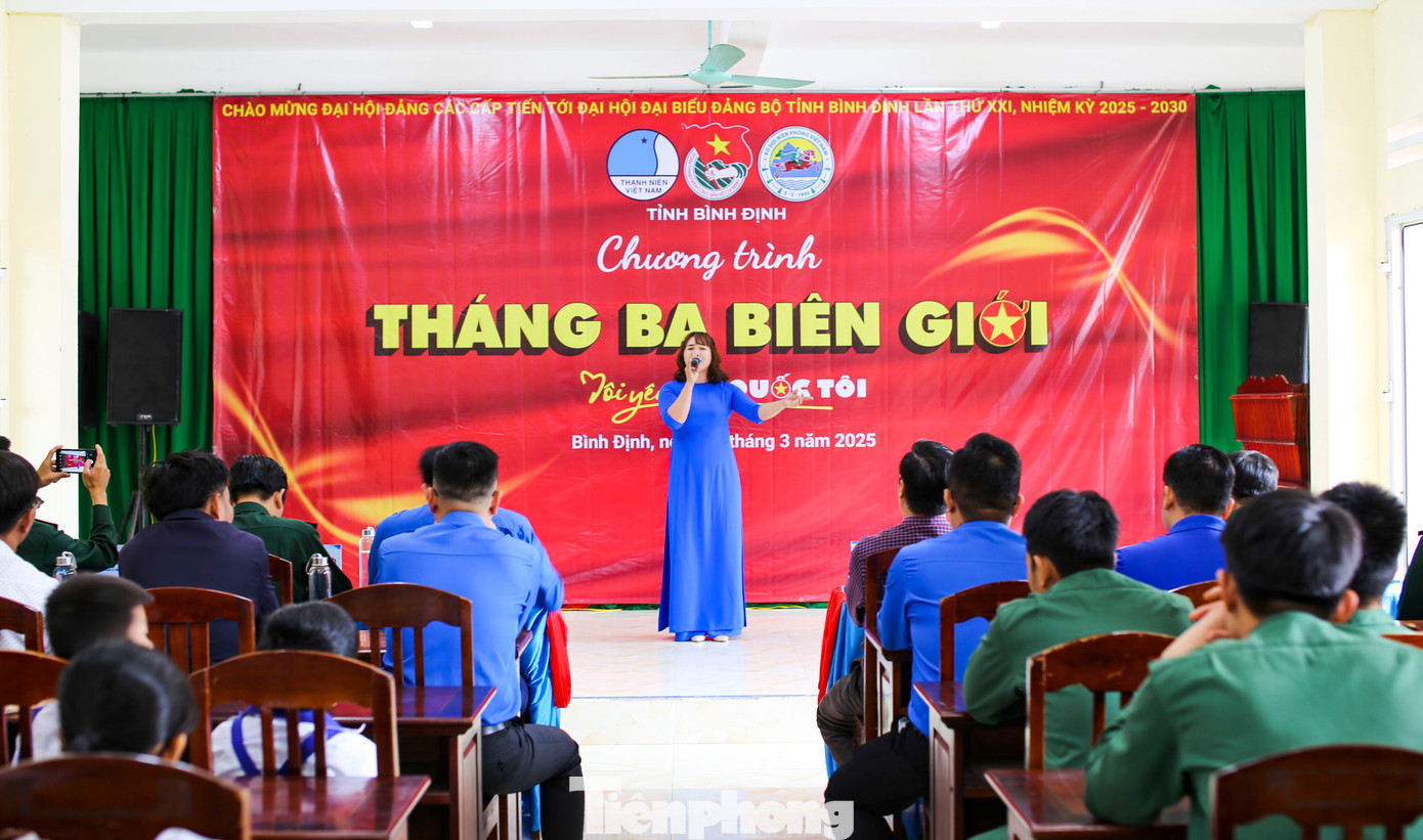 Chương trình “Tháng Ba biên giới” năm 2025 tại Đồn Biên phòng Cát Khánh. Ảnh: Trương Định