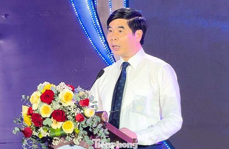 Theo ông Lâm Hải Giang - Phó Chủ tịch UBND tỉnh Bình Định, những năm qua, tỉnh đã triển khai đồng bộ nhiều giải pháp để từng bước đưa du lịch trở thành ngành kinh tế mũi nhọn. Bức tranh du lịch Bình Định đã không ngừng được bổ sung những sắc màu mới, rực rỡ hơn, hấp dẫn hơn và thu hút ngày càng nhiều hơn du khách trong nước và quốc tế. Ảnh: TTTBĐ.