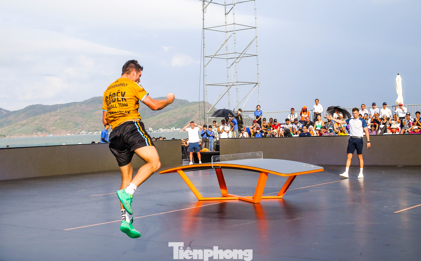 Nhà vô địch nội dung đơn nam. Ảnh: Trương Định