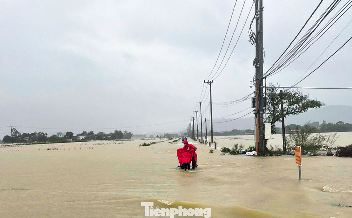 Mưa lớn những ngày qua khiến một số địa phương vùng trũng của huyện Tuy Phước bị ngập nước. (Ảnh minh họa)