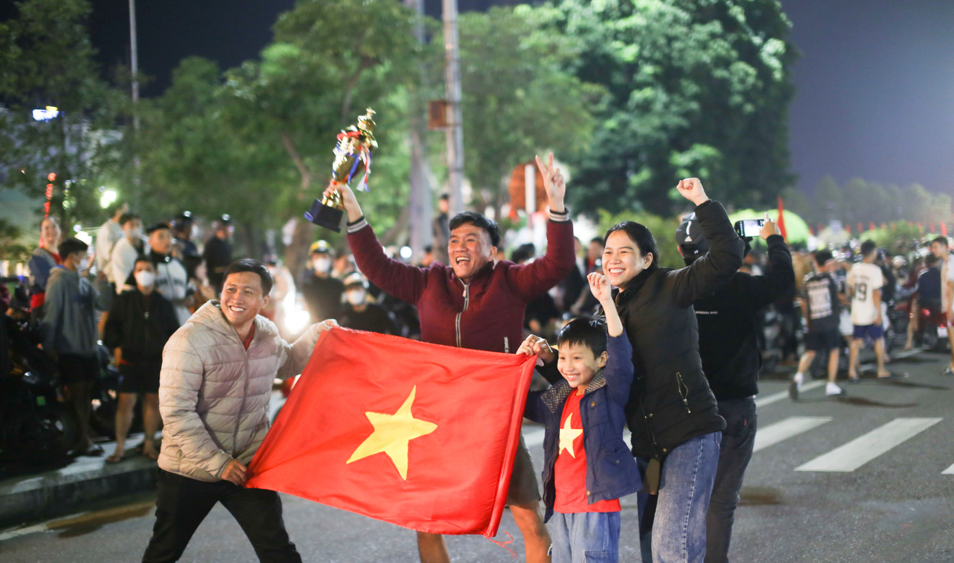 Việt Nam vô địch ASEAN Cup 2024, hàng triệu cổ động viên xuống đường ăn mừng ảnh 44