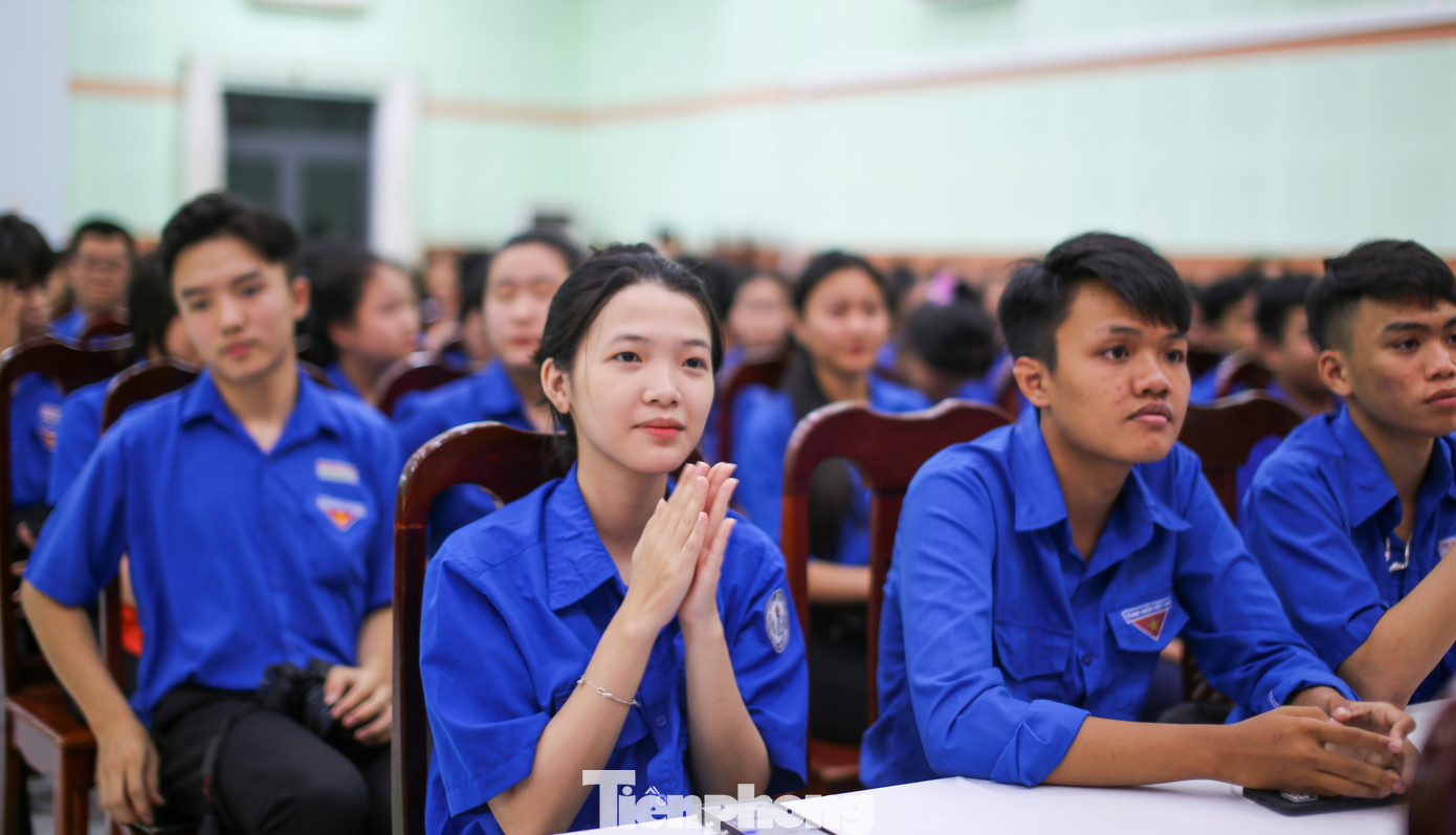 Chương trình thu hút đông đảo các bạn ĐVTN tham gia theo dõi. Ảnh: Trương Định Chương trình thu hút đông đảo các bạn ĐVTN tham gia theo dõi. Ảnh: Trương Định