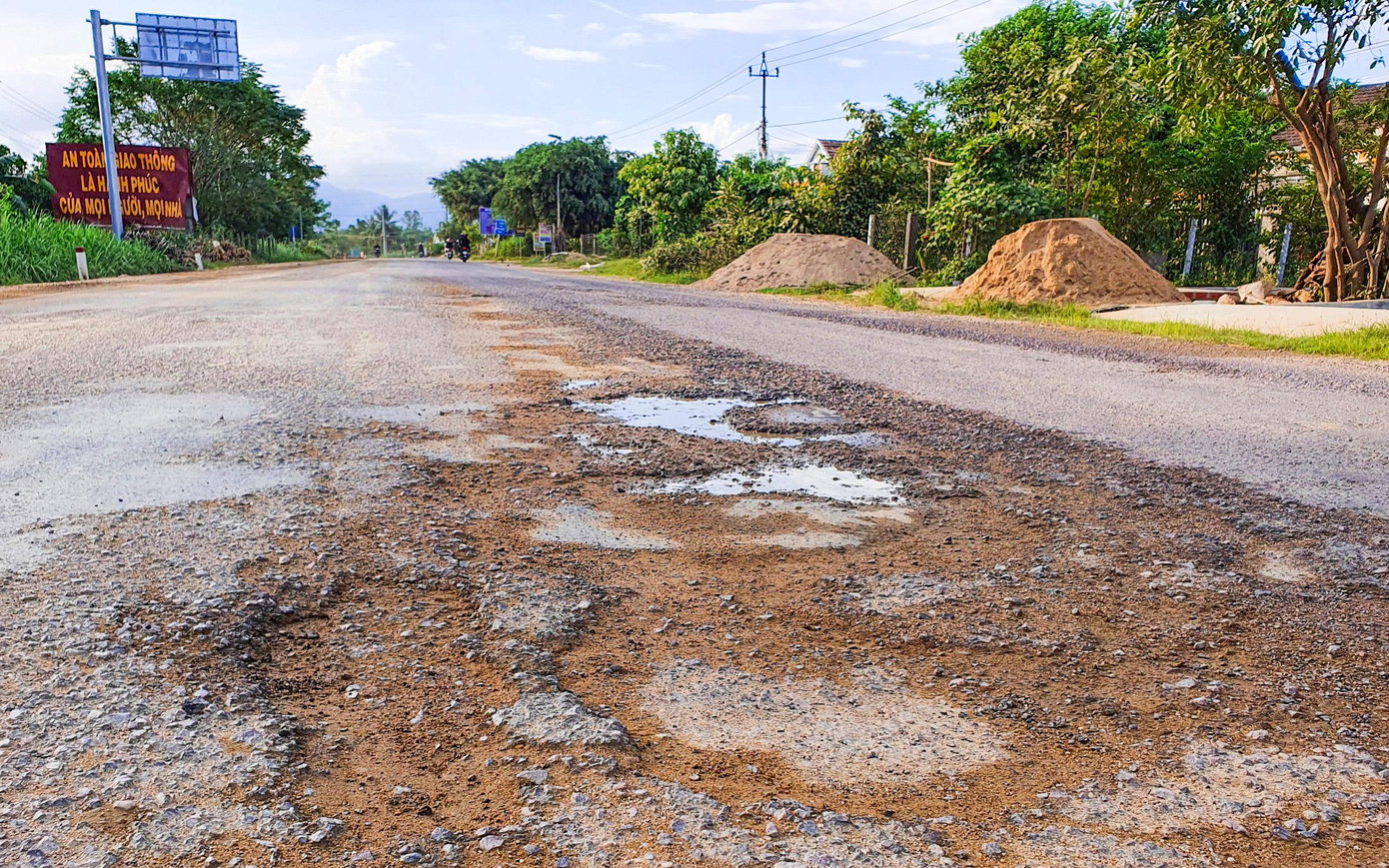 Mặt đường QL 19 thời gian qua.