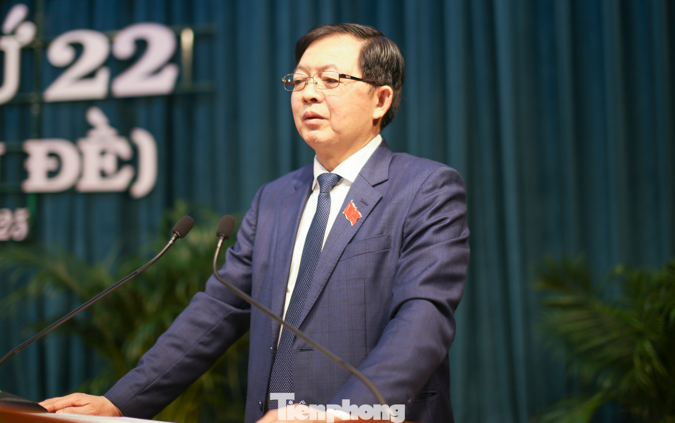 Ông Hồ Quốc Dũng - Bí thư Tỉnh ủy, Chủ tịch HĐND tỉnh Bình Định, phát biểu tại kỳ họp. Ảnh: Trương Định