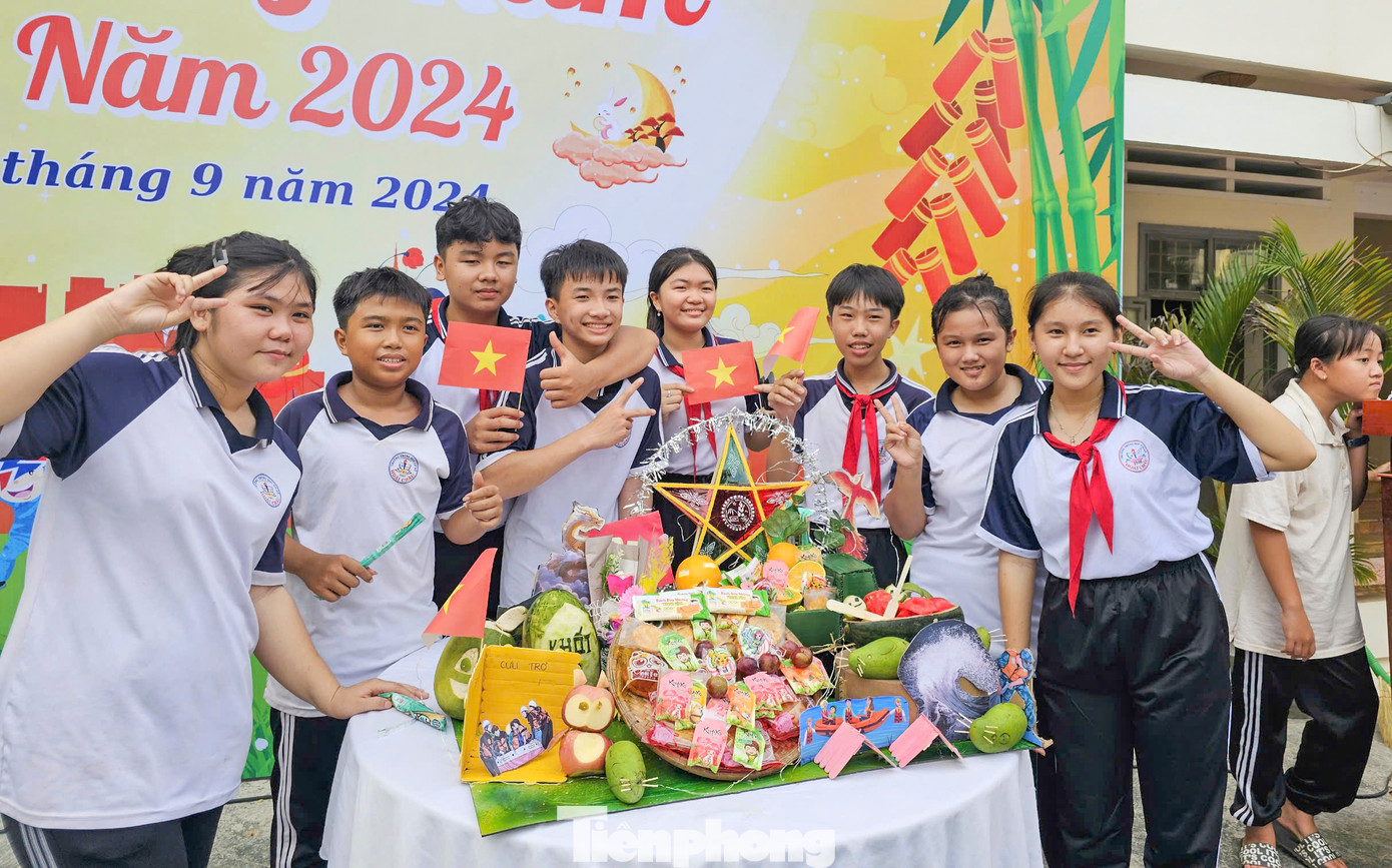 Hội thi trưng bày mâm cỗ Trung thu và các trò chơi dân gian