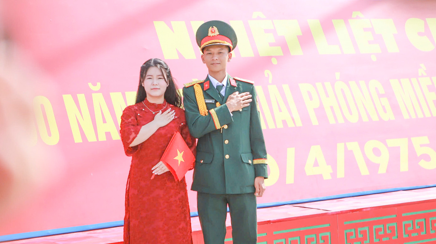 Tuổi trẻ Bình Định xuống phố check-in, lưu giữ khoảnh khắc đáng nhớ trong ngày lịch sử. Tuổi trẻ Bình Định xuống phố check-in, lưu giữ khoảnh khắc đáng nhớ trong ngày lịch sử.